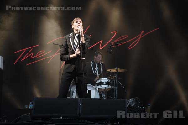 THE HIVES - 2007-08-24 - SAINT CLOUD - Domaine National - Grande Scene - Per Almqvist - Arne Christian Jääskeläinen